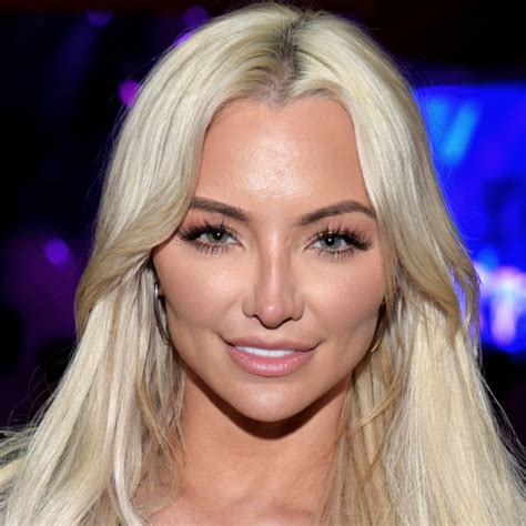 lindsey pelas nue